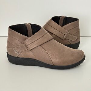 Clarks Cloudsteppers Boots Size 8